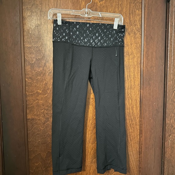 LULULEMON Leggings Gather and Crow Crop Black Dotted Luon size 4 - Picture 5 of 5